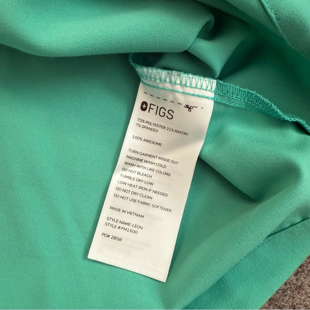 FIGS Surgical Green Scrub Set - Picture 5 of 10